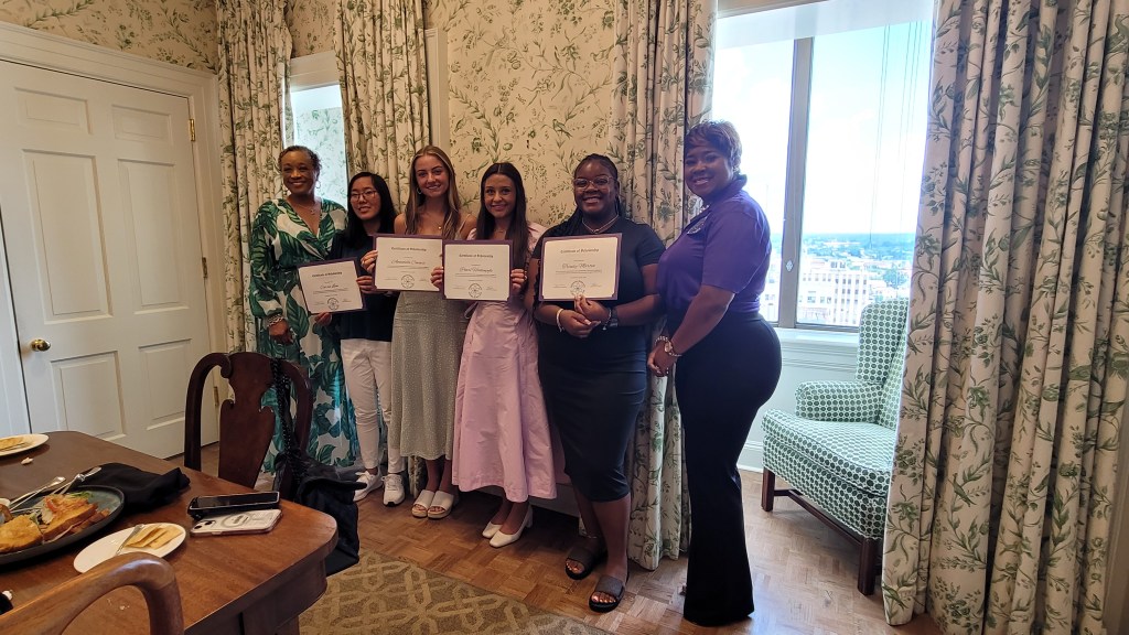 SRS-WIN Gives Out Scholarships